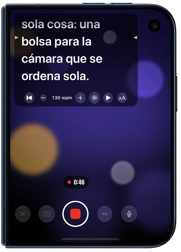 La pantalla exterior del iPhone Duo, grabando con Eyeline: el guion en un panel en la parte superior, con marcas ámbar a ambos lados de la línea que toca leer, sobre el temporizador y el botón de grabar.