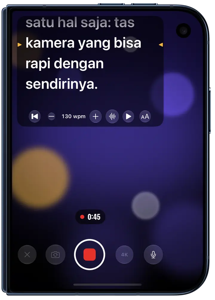 Eyeline merekam di layar luar iPhone Duo yang terlipat: naskah tepat di bawah kamera depan, baris yang dibaca ditandai kuning, pada 130 kata per menit, dengan take di 0:45.