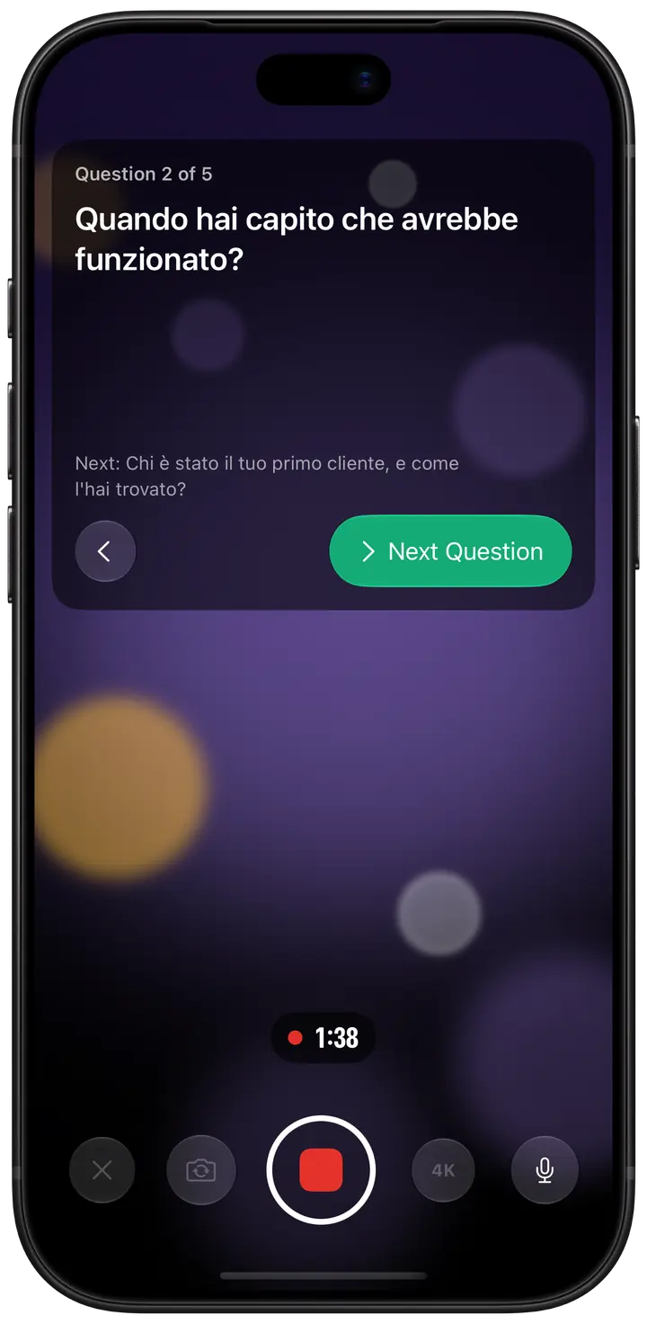 La modalità intervista durante una registrazione: una scheda in cima allo schermo mostra la domanda attuale, sotto la successiva e un pulsante Next Question.