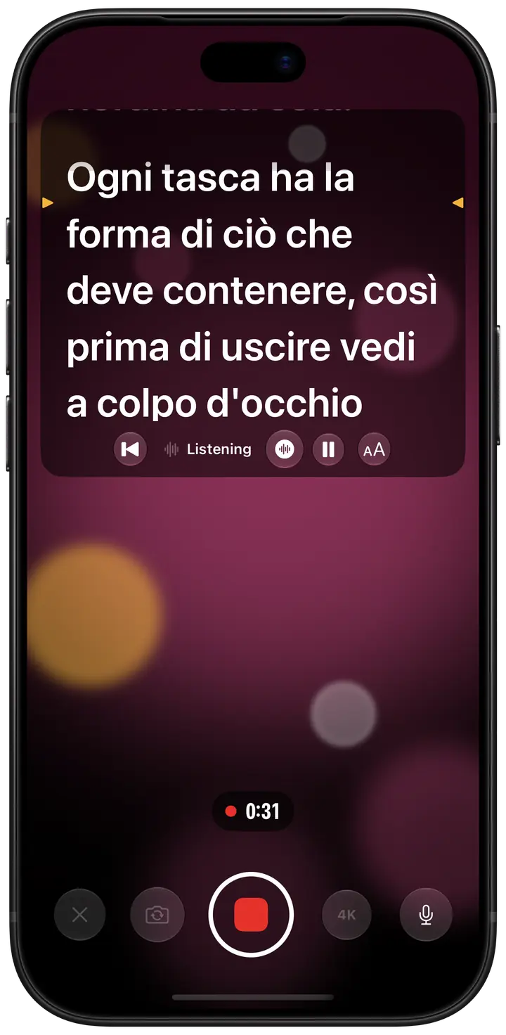 Registrazione con lo scorrimento vocale attivo: il riquadro del copione in cima allo schermo indica Listening, mentre il testo tiene il passo di chi parla.